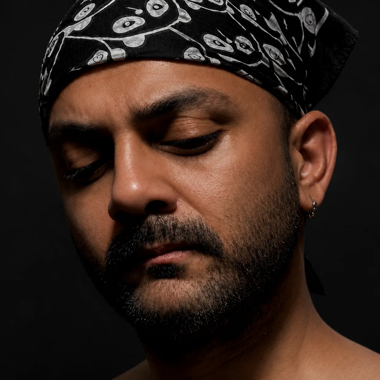 Close portrait of Hodjat Salimi wearing a patterned bandana.